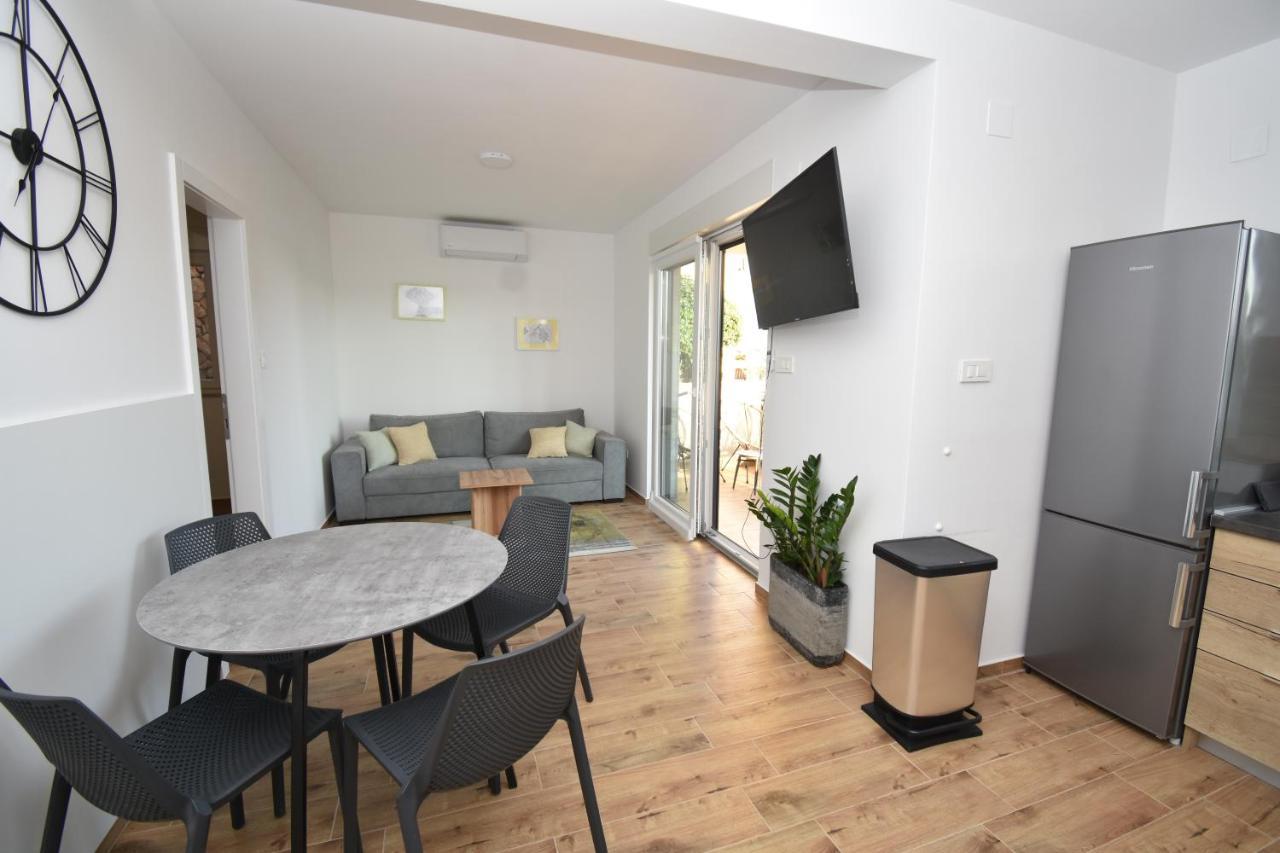 Apartman Bela Tisno Zewnętrze zdjęcie